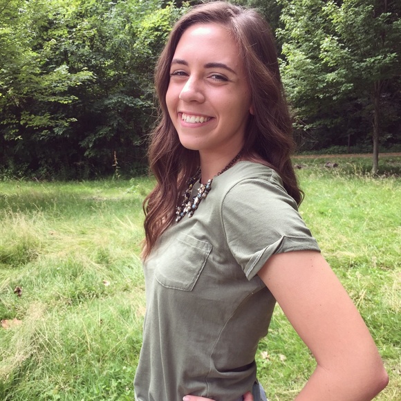 Meet your Posher, Taylor - Picture 1 of 2